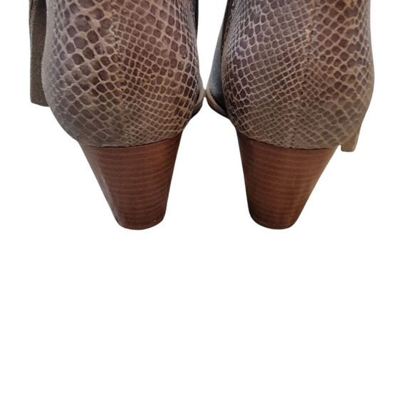 Vionic Anne Suede Leather Ankle Booties. Size 7.5 - Picture 8 of 16